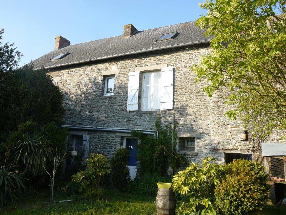 Les Miquelots Bed and Breakfast Pont-d'Ouilly Εξωτερικό φωτογραφία