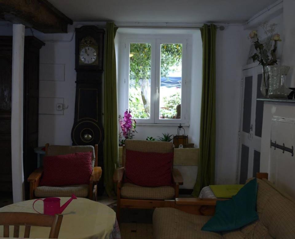 Les Miquelots Bed and Breakfast Pont-d'Ouilly Εξωτερικό φωτογραφία
