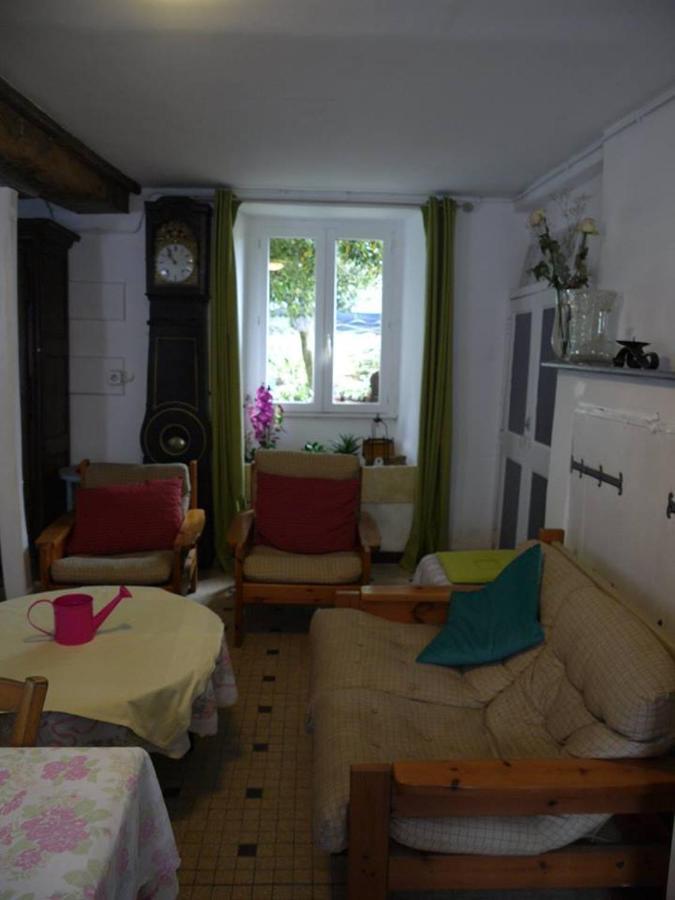 Les Miquelots Bed and Breakfast Pont-d'Ouilly Εξωτερικό φωτογραφία