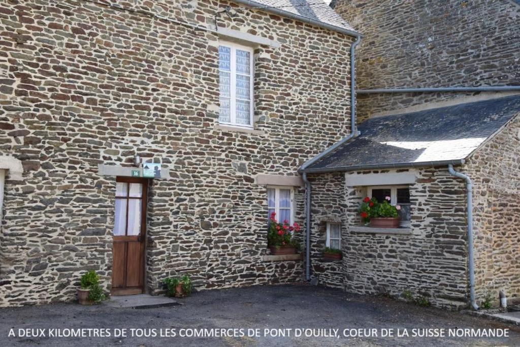 Les Miquelots Bed and Breakfast Pont-d'Ouilly Εξωτερικό φωτογραφία